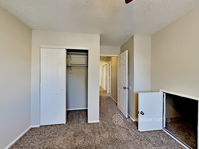 Building Photo - 1740 La Cruz Dr