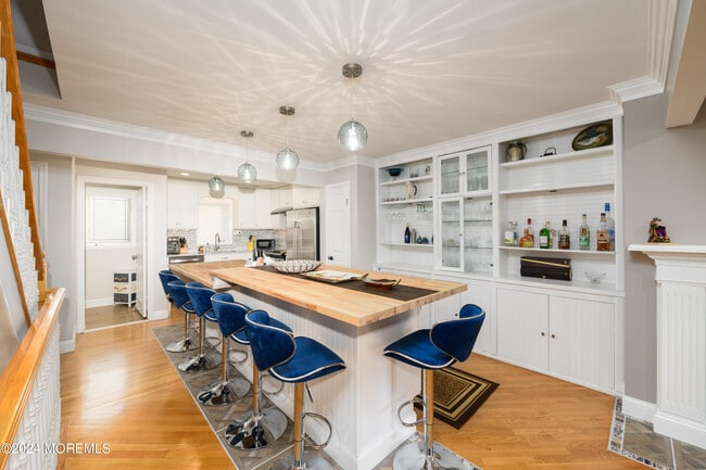 Building Photo - 164 S Linden Ave