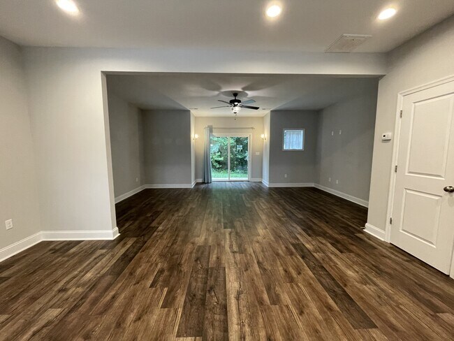 Building Photo - 1178 Commonwealth Cir