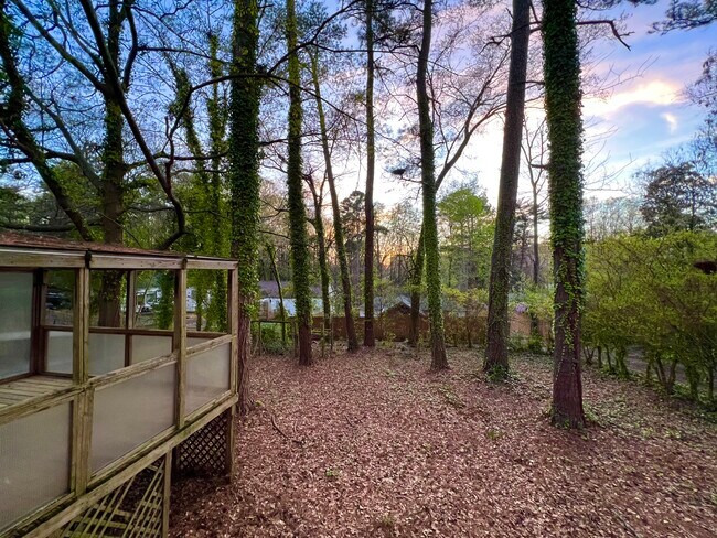 Building Photo - 3033 Lake Ave