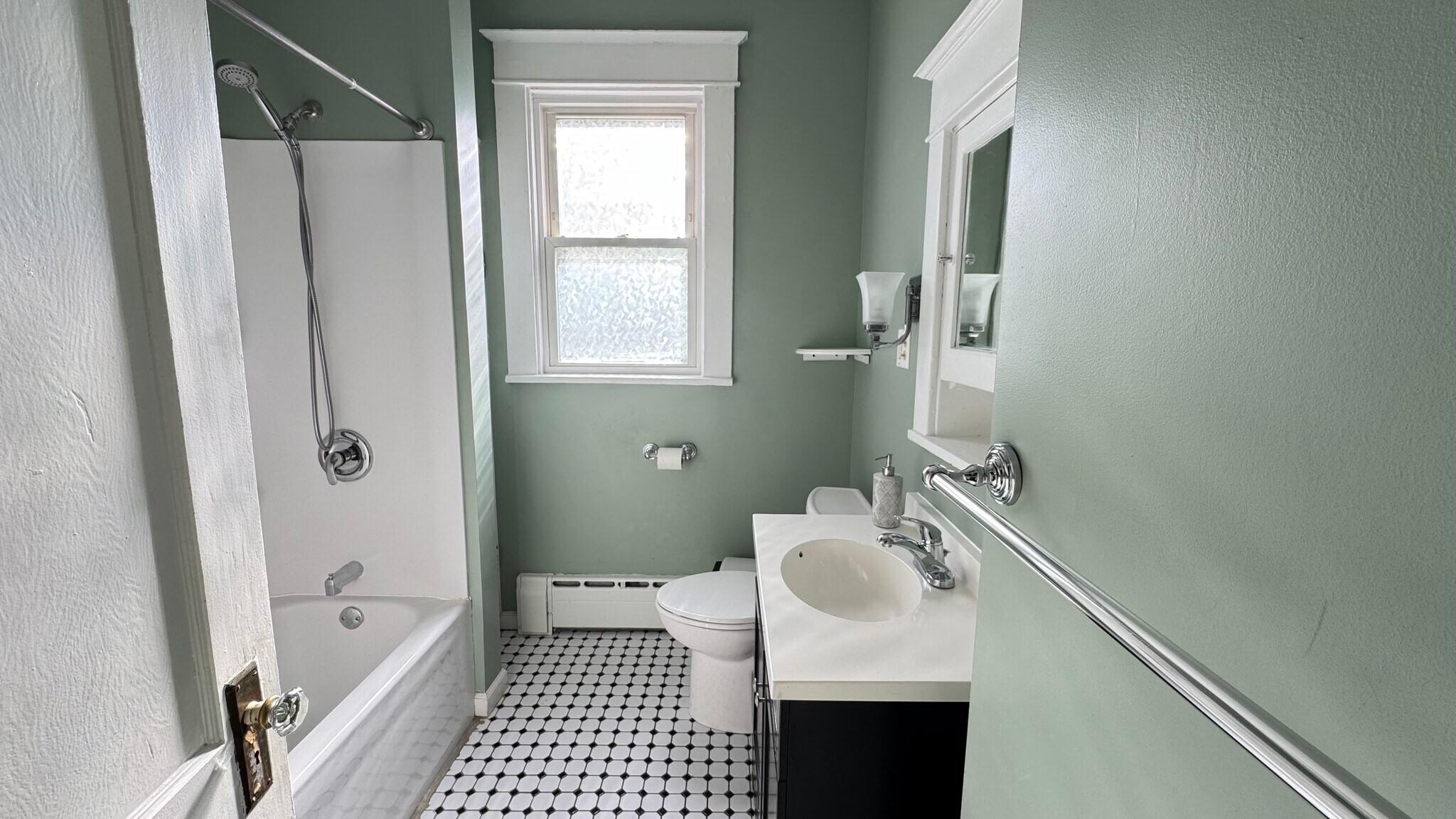 Building Photo - 15 W Erie St