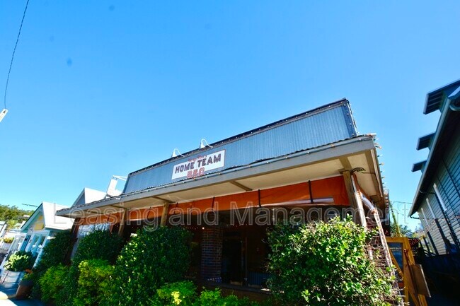 Building Photo - 2057 Middle St