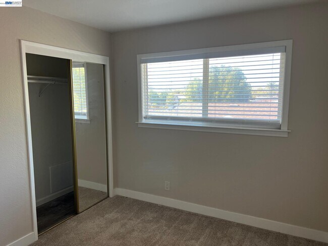 Building Photo - 36976 Mulberry St