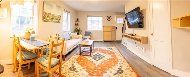 Building Photo - 2327 Glendale Terrace