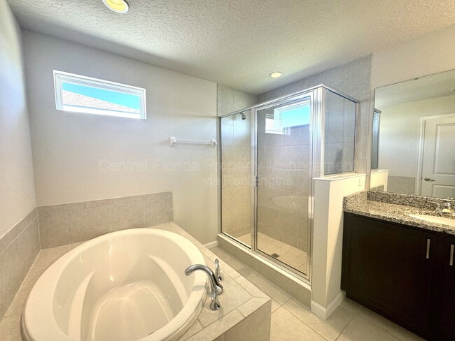 Building Photo - 3615 Voyager Ln