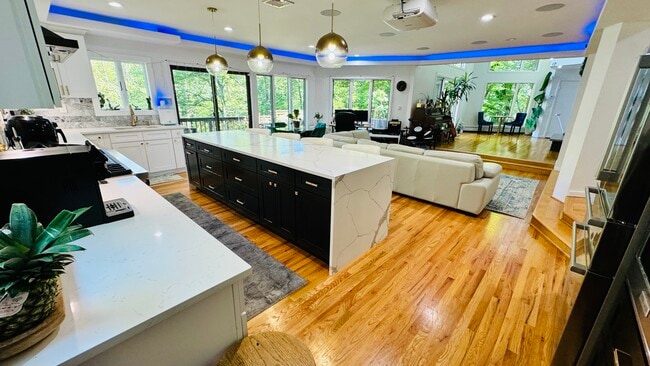 Building Photo - 96 Old Pascack Rd