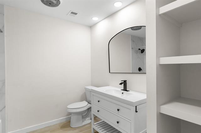 Building Photo - 1002 Wembley Rd