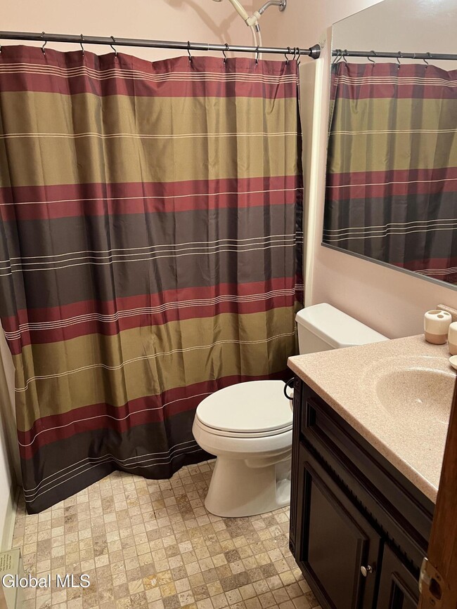 Building Photo - 43 Green Meadow Dr