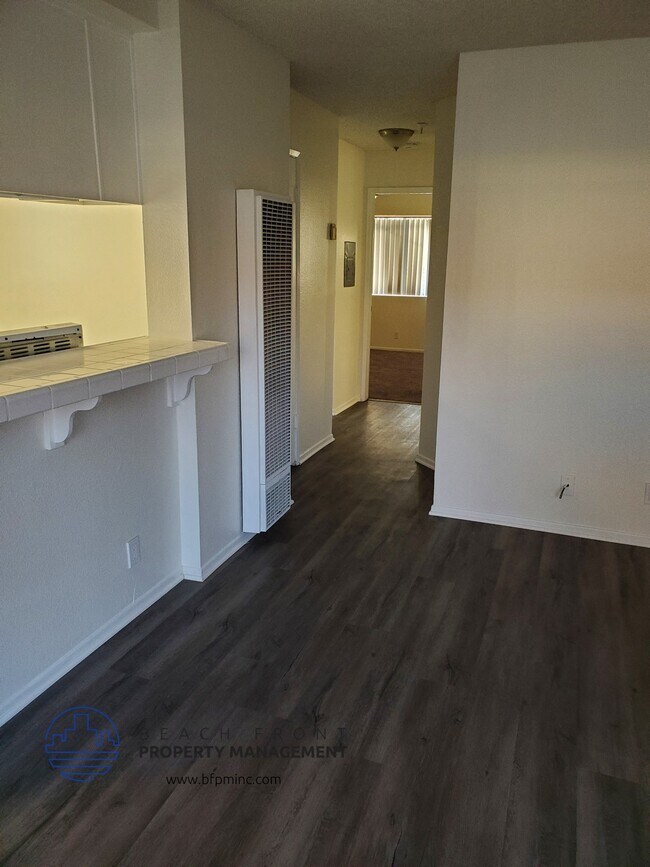 Building Photo - 14427 Cerise Ave.