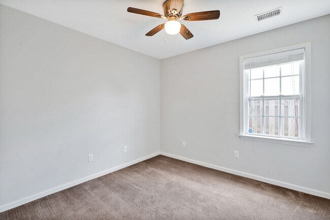 Building Photo - 1604 Royal Pine Ct