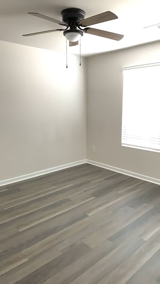 Building Photo - 4-Bedroom, 2-Bath Home in Heather Glen Com...