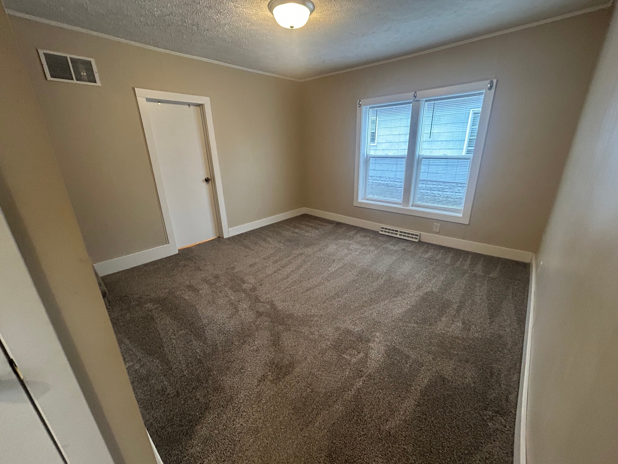 Building Photo - 304 Orchard St