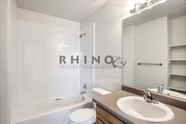 Building Photo - 834 Lennox St