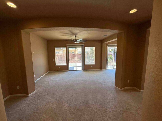 Building Photo - Absolutely Gorgeous Home in Gated Rosevill...