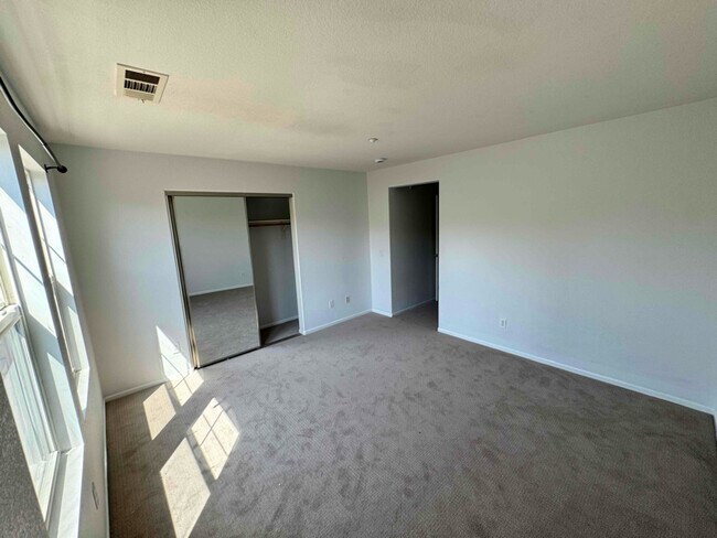 Building Photo - 16916 Hutchins Landing