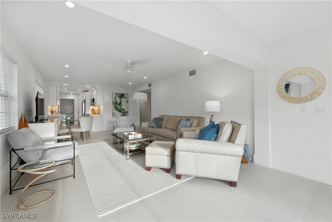 Building Photo - 3070 Gulf Shore Blvd N