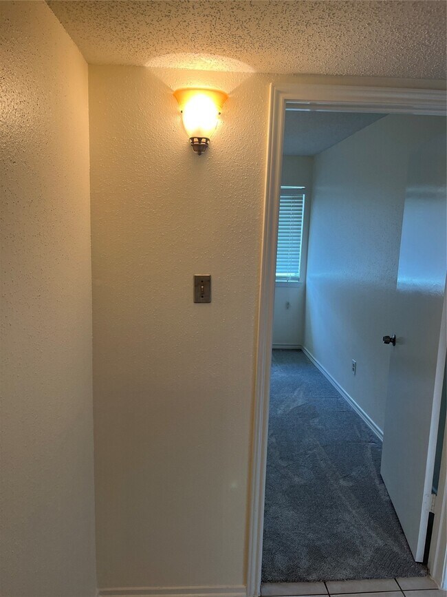 Building Photo - 4250 Bridledon Ln