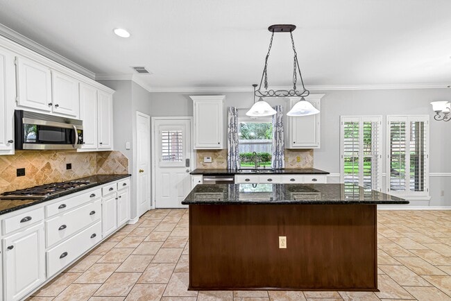 Building Photo - 902 Fairgate Dr