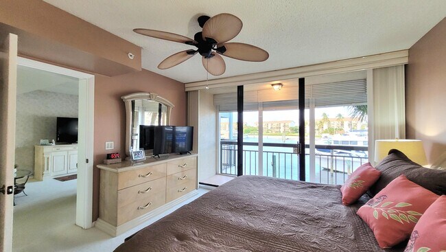 Building Photo - 2401 Marina Isle Way