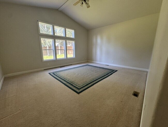 Building Photo - 3027 NW Merchant Way