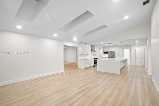 Building Photo - 12090 164th Ct N