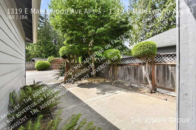 Building Photo - 1319 E Maplewood Ave