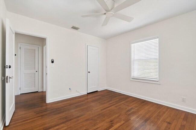 Building Photo - 236 Greymon Dr