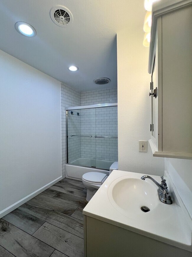 Building Photo - Beautiful Three Bedroom North Napa Home