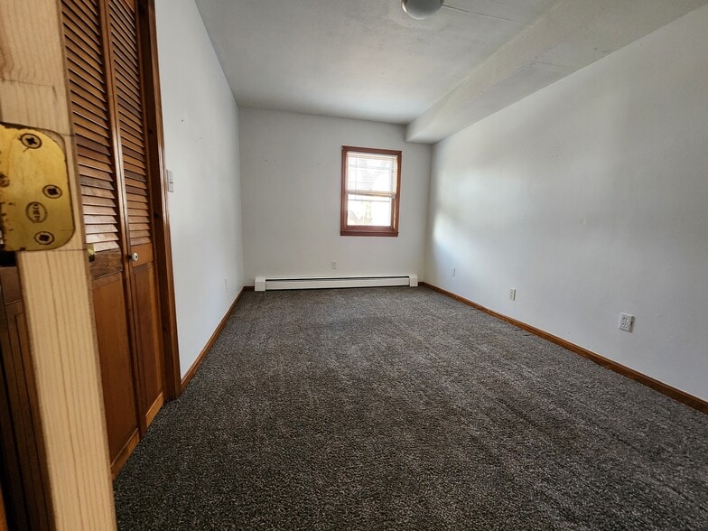 Building Photo - 31 Elm St