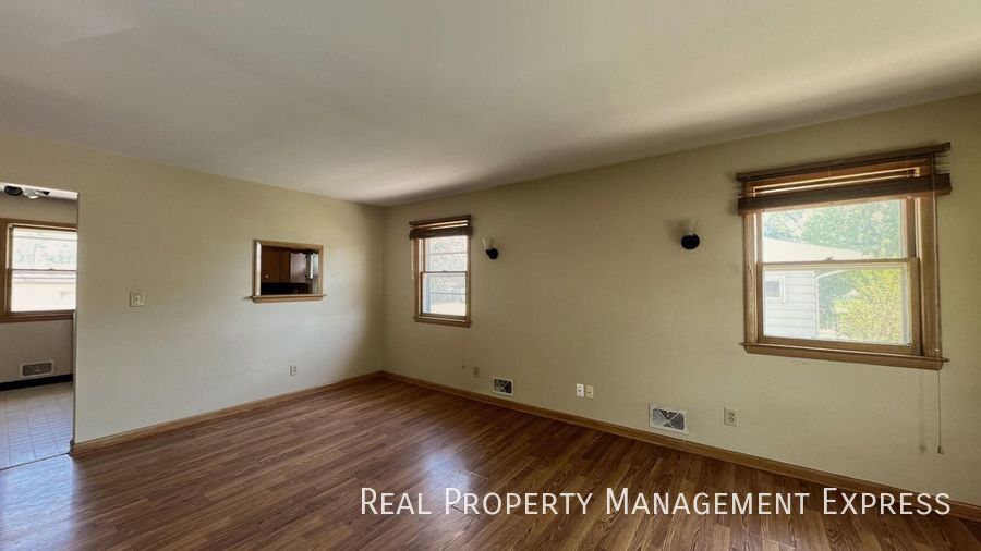 Building Photo - 4 Bedroom, 2 Bath Home in Sioux Falls