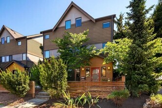 Building Photo - 3 bedroom in Seattle WA 98105