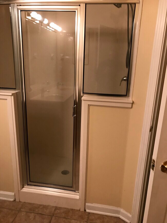 Building Photo - 1317 Island Pl E