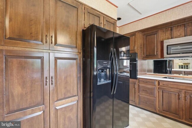 Building Photo - 11475 Pine Hill Dr