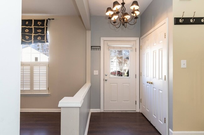 Building Photo - Beautifully Maintained Home!