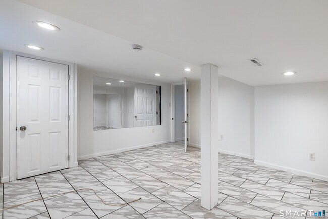 Building Photo - 118 Bryden Terrace