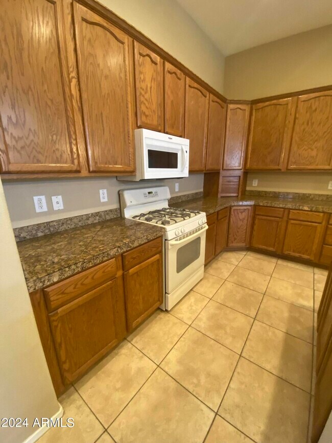 Building Photo - 13510 W Avalon Dr