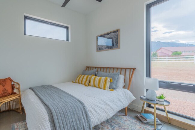 Building Photo - 2387 2500 S