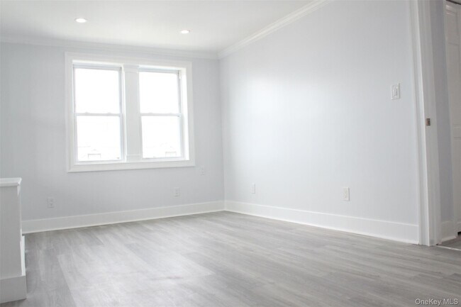 Building Photo - 451 Warburton Ave