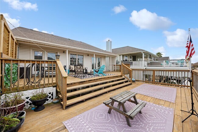 Building Photo - 1114 Tiki Dr