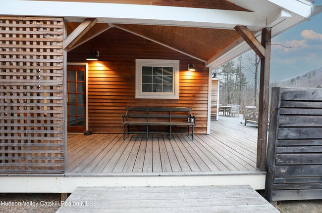 Building Photo - 683 Woodland Valley Rd