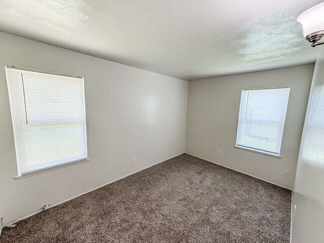 Building Photo - Charming Updated Home in Prime Irving Loca...