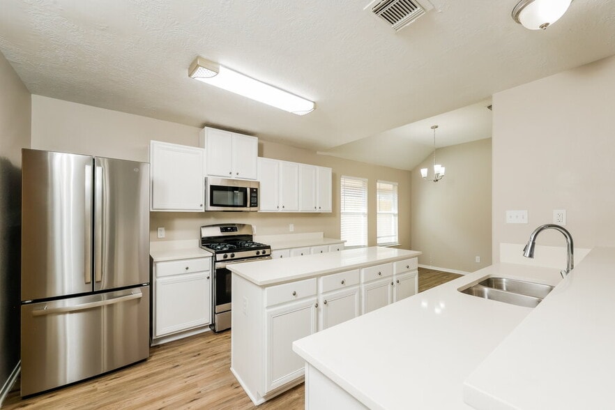 Building Photo - 18614 Willow Cove Dr