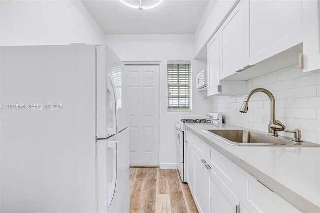 Building Photo - 635 8th St