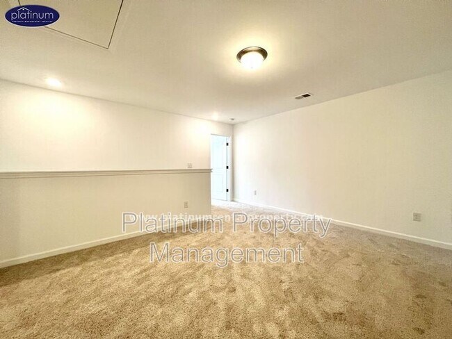 Building Photo - 5770 Thornton Dr