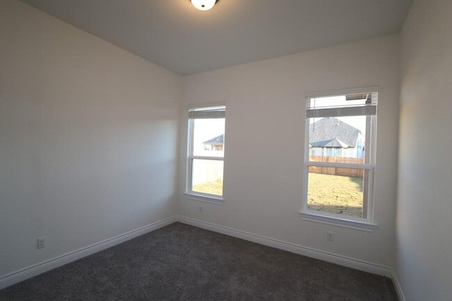 Building Photo - 109 White Magnolia Cv