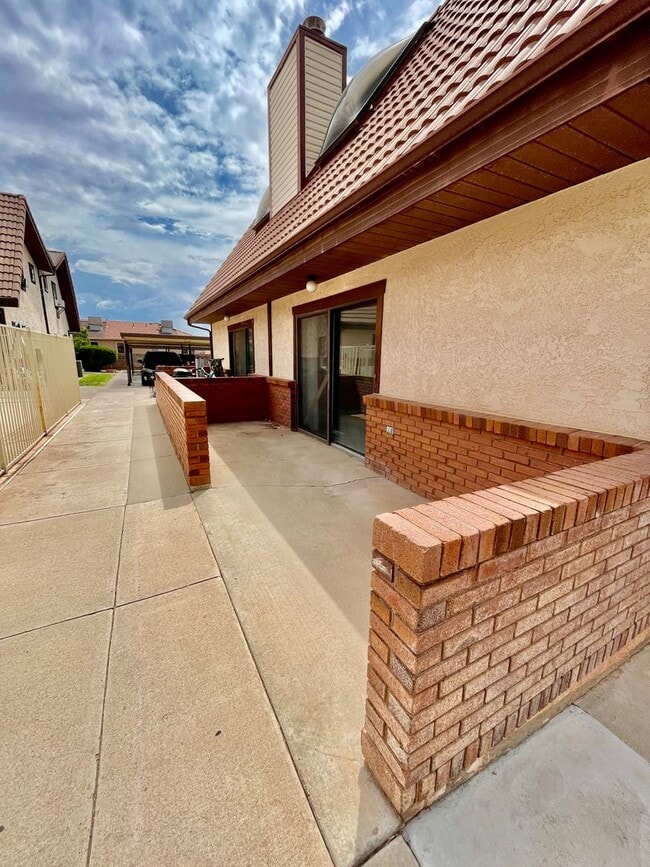 Building Photo - 1152 1400 W St