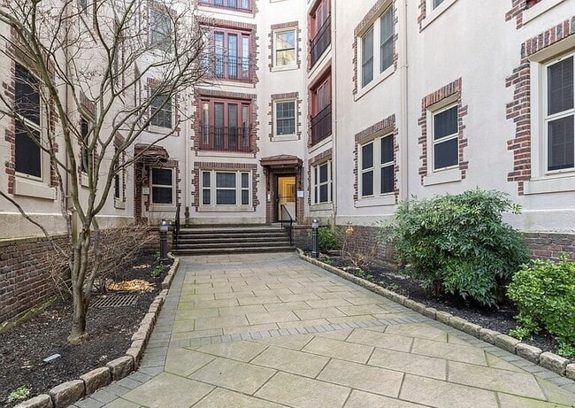 Building Photo - 2-Bed, 2-Bath Gem in Philadelphia's