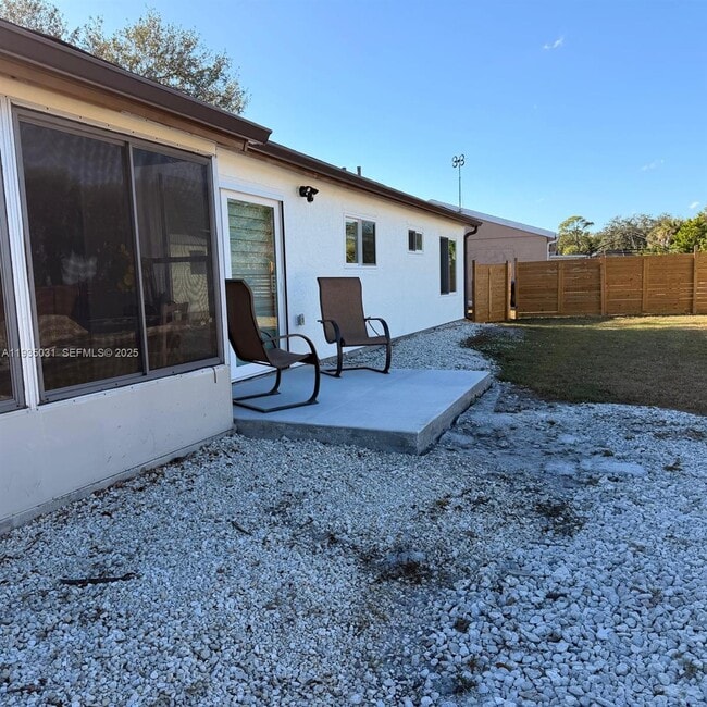 Building Photo - 5474 Kenwood Dr