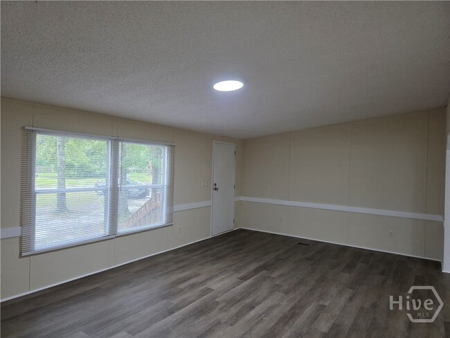 Building Photo - 311 Mockingbird Dr