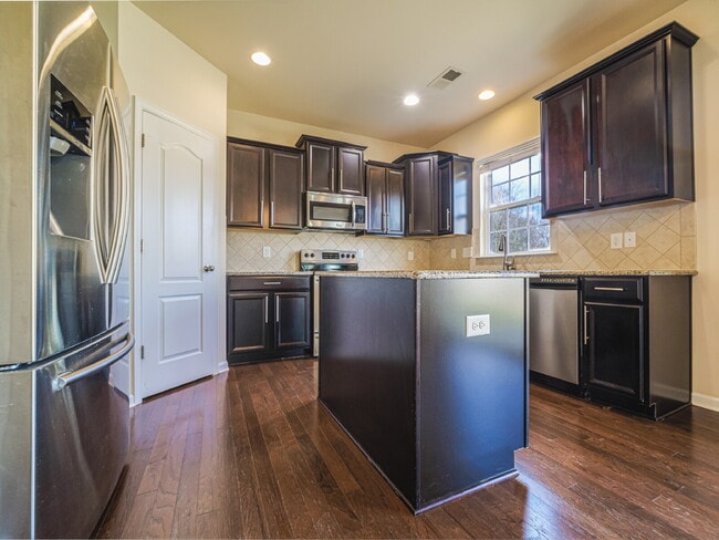 Building Photo - 1089 Wallace Lake Rd